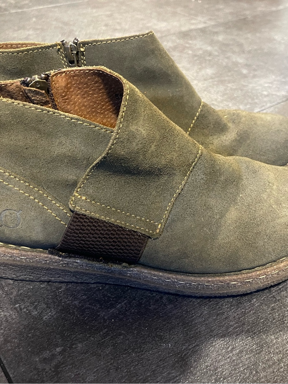 Born Men's Olive Green Suede Chukka Boots